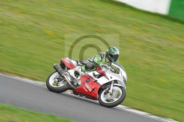 Mallory park Leicestershire;Mallory park photographs;Motorcycle action photographs;event digital images;eventdigitalimages;mallory park;no limits trackday;peter wileman photography;trackday;trackday digital images;trackday photos