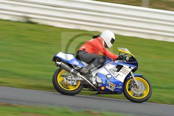 Mallory park Leicestershire;Mallory park photographs;Motorcycle action photographs;event digital images;eventdigitalimages;mallory park;no limits trackday;peter wileman photography;trackday;trackday digital images;trackday photos
