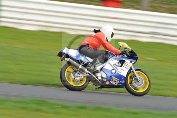 Mallory park Leicestershire;Mallory park photographs;Motorcycle action photographs;event digital images;eventdigitalimages;mallory park;no limits trackday;peter wileman photography;trackday;trackday digital images;trackday photos