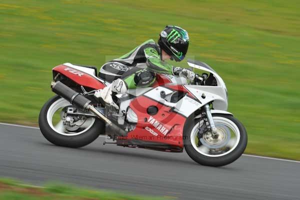 Mallory park Leicestershire;Mallory park photographs;Motorcycle action photographs;event digital images;eventdigitalimages;mallory park;no limits trackday;peter wileman photography;trackday;trackday digital images;trackday photos