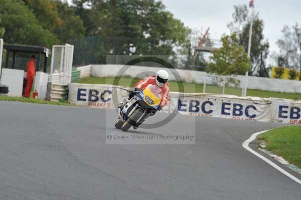 Mallory park Leicestershire;Mallory park photographs;Motorcycle action photographs;event digital images;eventdigitalimages;mallory park;no limits trackday;peter wileman photography;trackday;trackday digital images;trackday photos