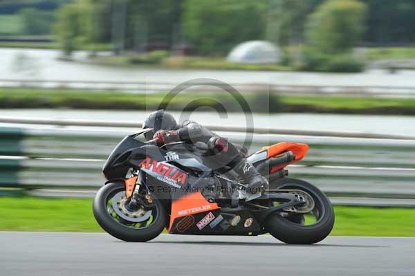Mallory park Leicestershire;Mallory park photographs;Motorcycle action photographs;event digital images;eventdigitalimages;mallory park;no limits trackday;peter wileman photography;trackday;trackday digital images;trackday photos