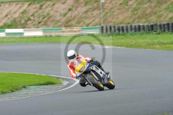 Mallory park Leicestershire;Mallory park photographs;Motorcycle action photographs;event digital images;eventdigitalimages;mallory park;no limits trackday;peter wileman photography;trackday;trackday digital images;trackday photos