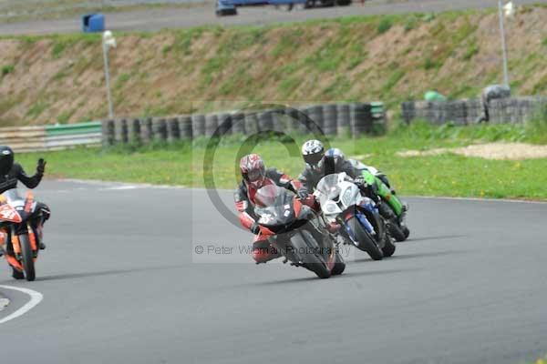 Mallory park Leicestershire;Mallory park photographs;Motorcycle action photographs;event digital images;eventdigitalimages;mallory park;no limits trackday;peter wileman photography;trackday;trackday digital images;trackday photos