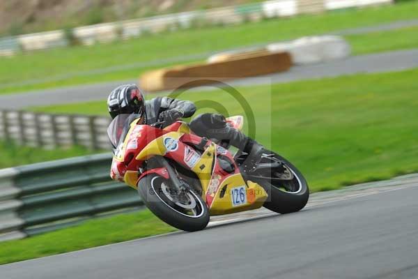 Mallory park Leicestershire;Mallory park photographs;Motorcycle action photographs;event digital images;eventdigitalimages;mallory park;no limits trackday;peter wileman photography;trackday;trackday digital images;trackday photos