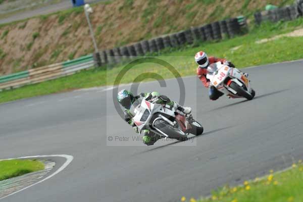 Mallory park Leicestershire;Mallory park photographs;Motorcycle action photographs;event digital images;eventdigitalimages;mallory park;no limits trackday;peter wileman photography;trackday;trackday digital images;trackday photos