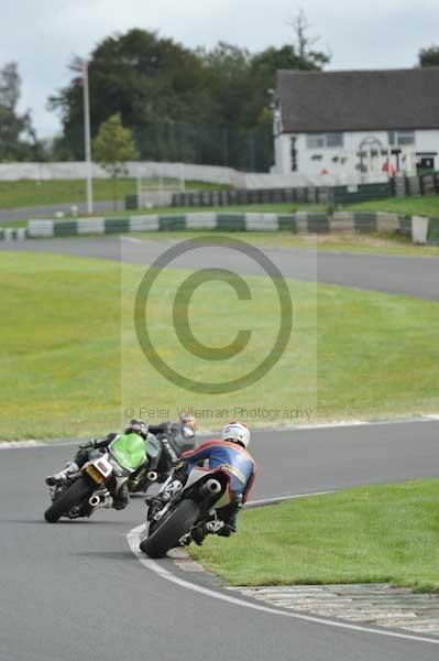 Mallory park Leicestershire;Mallory park photographs;Motorcycle action photographs;event digital images;eventdigitalimages;mallory park;no limits trackday;peter wileman photography;trackday;trackday digital images;trackday photos