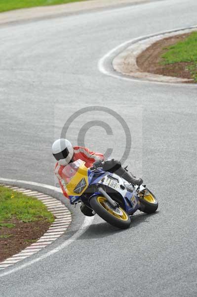 Mallory park Leicestershire;Mallory park photographs;Motorcycle action photographs;event digital images;eventdigitalimages;mallory park;no limits trackday;peter wileman photography;trackday;trackday digital images;trackday photos