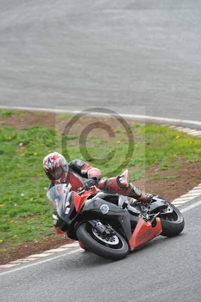 Mallory park Leicestershire;Mallory park photographs;Motorcycle action photographs;event digital images;eventdigitalimages;mallory park;no limits trackday;peter wileman photography;trackday;trackday digital images;trackday photos