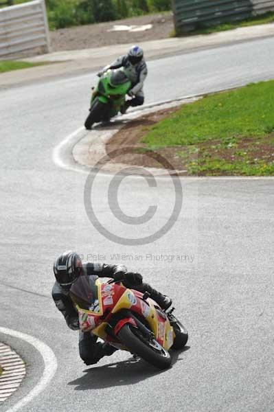 Mallory park Leicestershire;Mallory park photographs;Motorcycle action photographs;event digital images;eventdigitalimages;mallory park;no limits trackday;peter wileman photography;trackday;trackday digital images;trackday photos