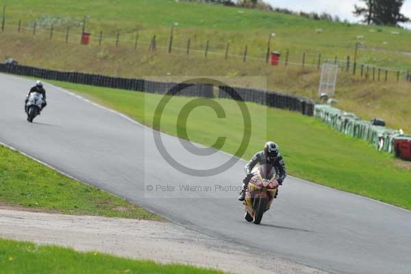 Mallory park Leicestershire;Mallory park photographs;Motorcycle action photographs;event digital images;eventdigitalimages;mallory park;no limits trackday;peter wileman photography;trackday;trackday digital images;trackday photos