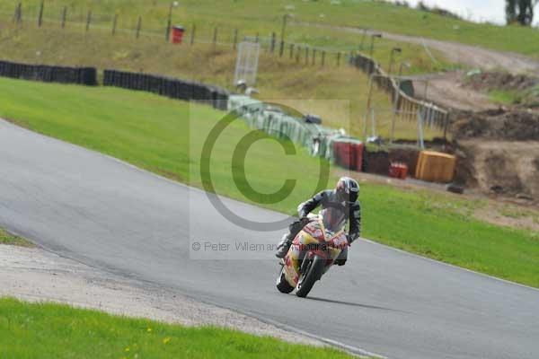 Mallory park Leicestershire;Mallory park photographs;Motorcycle action photographs;event digital images;eventdigitalimages;mallory park;no limits trackday;peter wileman photography;trackday;trackday digital images;trackday photos