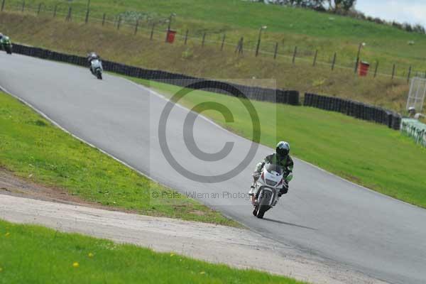 Mallory park Leicestershire;Mallory park photographs;Motorcycle action photographs;event digital images;eventdigitalimages;mallory park;no limits trackday;peter wileman photography;trackday;trackday digital images;trackday photos