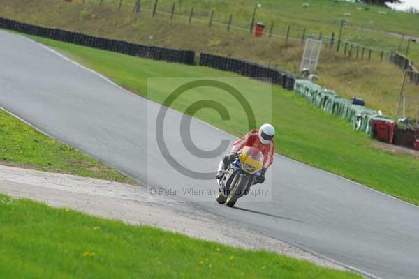 Mallory park Leicestershire;Mallory park photographs;Motorcycle action photographs;event digital images;eventdigitalimages;mallory park;no limits trackday;peter wileman photography;trackday;trackday digital images;trackday photos