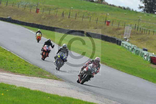 Mallory park Leicestershire;Mallory park photographs;Motorcycle action photographs;event digital images;eventdigitalimages;mallory park;no limits trackday;peter wileman photography;trackday;trackday digital images;trackday photos