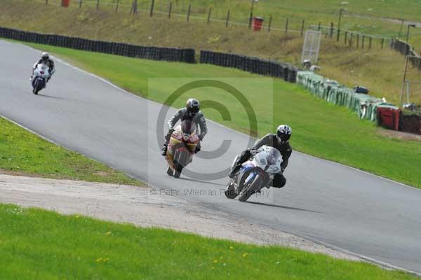 Mallory park Leicestershire;Mallory park photographs;Motorcycle action photographs;event digital images;eventdigitalimages;mallory park;no limits trackday;peter wileman photography;trackday;trackday digital images;trackday photos