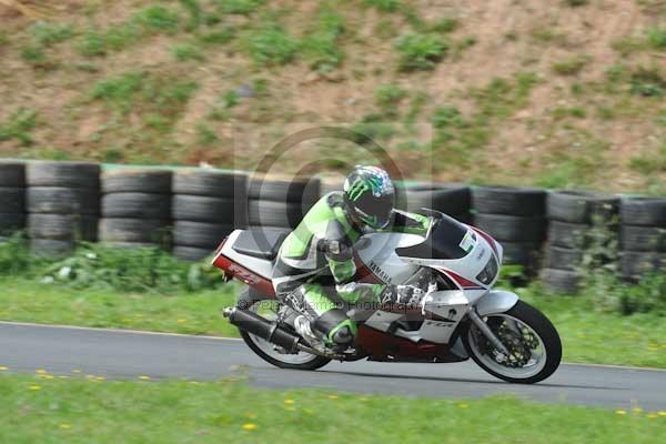 Mallory park Leicestershire;Mallory park photographs;Motorcycle action photographs;event digital images;eventdigitalimages;mallory park;no limits trackday;peter wileman photography;trackday;trackday digital images;trackday photos