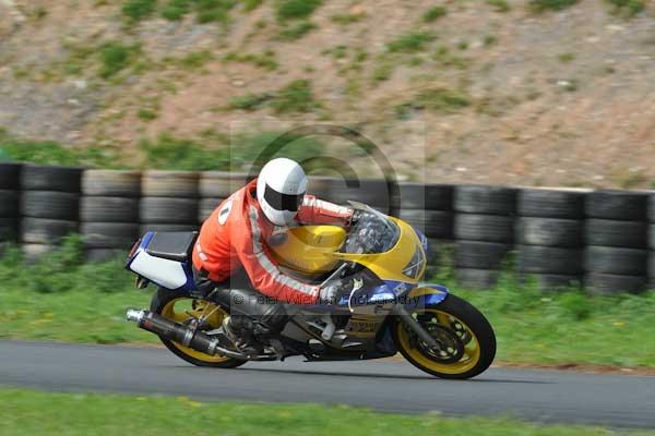 Mallory park Leicestershire;Mallory park photographs;Motorcycle action photographs;event digital images;eventdigitalimages;mallory park;no limits trackday;peter wileman photography;trackday;trackday digital images;trackday photos