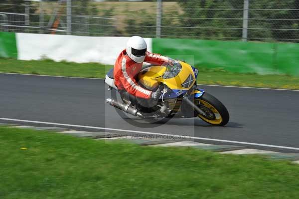 Mallory park Leicestershire;Mallory park photographs;Motorcycle action photographs;event digital images;eventdigitalimages;mallory park;no limits trackday;peter wileman photography;trackday;trackday digital images;trackday photos