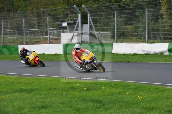 Mallory park Leicestershire;Mallory park photographs;Motorcycle action photographs;event digital images;eventdigitalimages;mallory park;no limits trackday;peter wileman photography;trackday;trackday digital images;trackday photos