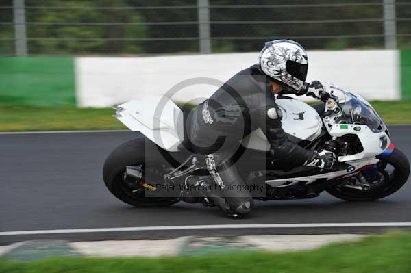 Mallory park Leicestershire;Mallory park photographs;Motorcycle action photographs;event digital images;eventdigitalimages;mallory park;no limits trackday;peter wileman photography;trackday;trackday digital images;trackday photos