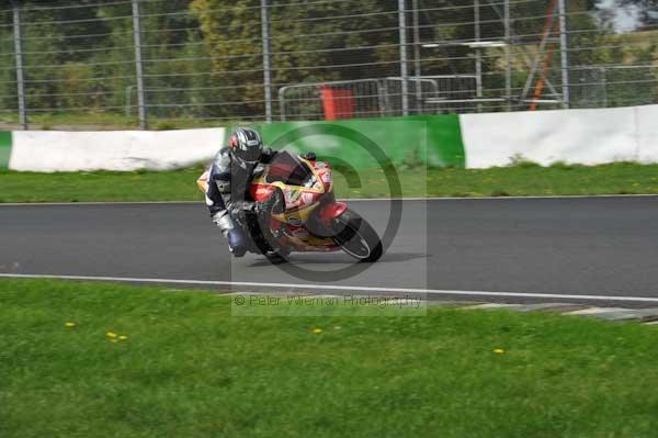 Mallory park Leicestershire;Mallory park photographs;Motorcycle action photographs;event digital images;eventdigitalimages;mallory park;no limits trackday;peter wileman photography;trackday;trackday digital images;trackday photos