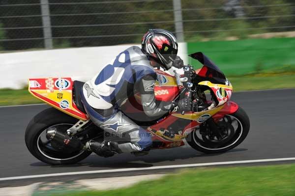 Mallory park Leicestershire;Mallory park photographs;Motorcycle action photographs;event digital images;eventdigitalimages;mallory park;no limits trackday;peter wileman photography;trackday;trackday digital images;trackday photos