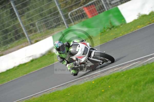 Mallory park Leicestershire;Mallory park photographs;Motorcycle action photographs;event digital images;eventdigitalimages;mallory park;no limits trackday;peter wileman photography;trackday;trackday digital images;trackday photos