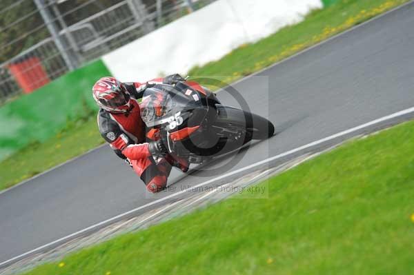 Mallory park Leicestershire;Mallory park photographs;Motorcycle action photographs;event digital images;eventdigitalimages;mallory park;no limits trackday;peter wileman photography;trackday;trackday digital images;trackday photos