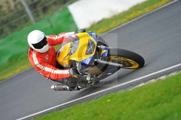 Mallory park Leicestershire;Mallory park photographs;Motorcycle action photographs;event digital images;eventdigitalimages;mallory park;no limits trackday;peter wileman photography;trackday;trackday digital images;trackday photos