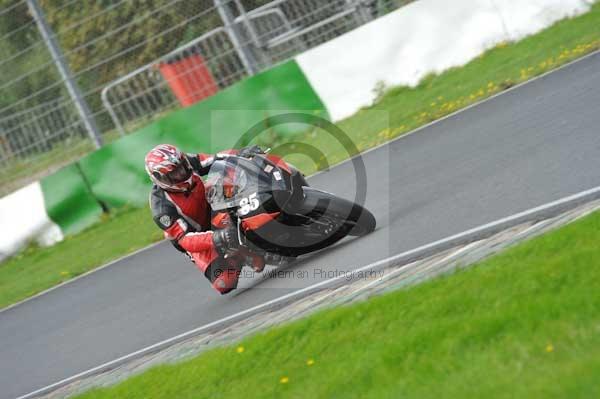 Mallory park Leicestershire;Mallory park photographs;Motorcycle action photographs;event digital images;eventdigitalimages;mallory park;no limits trackday;peter wileman photography;trackday;trackday digital images;trackday photos