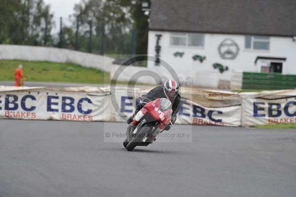 Mallory park Leicestershire;Mallory park photographs;Motorcycle action photographs;event digital images;eventdigitalimages;mallory park;no limits trackday;peter wileman photography;trackday;trackday digital images;trackday photos