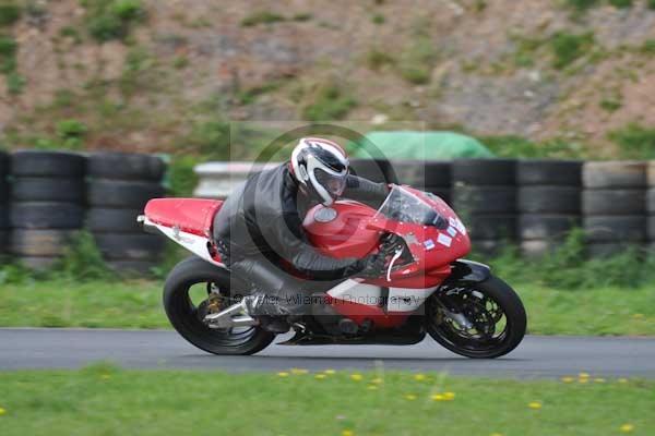 Mallory park Leicestershire;Mallory park photographs;Motorcycle action photographs;event digital images;eventdigitalimages;mallory park;no limits trackday;peter wileman photography;trackday;trackday digital images;trackday photos