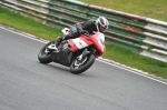 Mallory-park-Leicestershire;Mallory-park-photographs;Motorcycle-action-photographs;event-digital-images;eventdigitalimages;mallory-park;no-limits-trackday;peter-wileman-photography;trackday;trackday-digital-images;trackday-photos