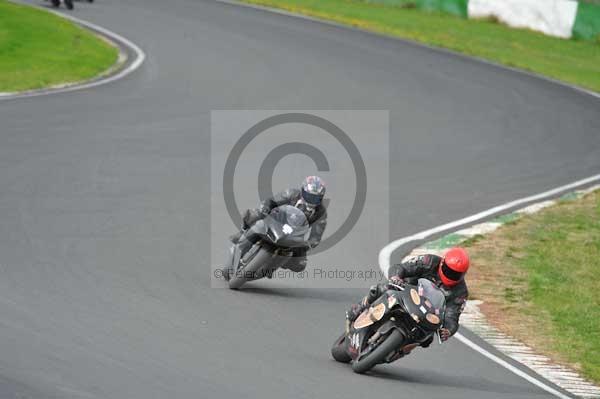 Mallory park Leicestershire;Mallory park photographs;Motorcycle action photographs;event digital images;eventdigitalimages;mallory park;no limits trackday;peter wileman photography;trackday;trackday digital images;trackday photos