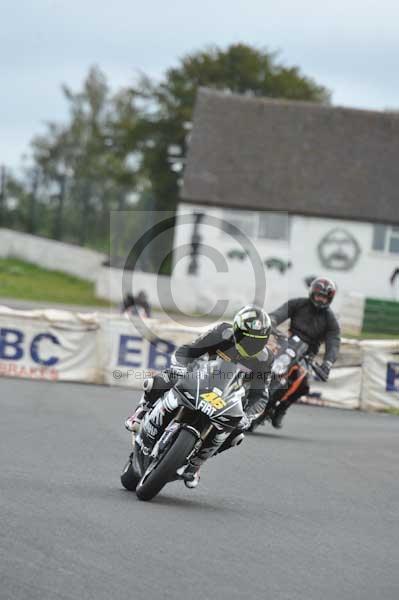 Mallory park Leicestershire;Mallory park photographs;Motorcycle action photographs;event digital images;eventdigitalimages;mallory park;no limits trackday;peter wileman photography;trackday;trackday digital images;trackday photos