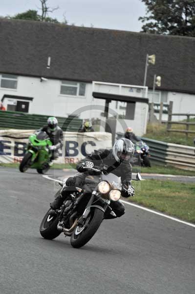 Mallory park Leicestershire;Mallory park photographs;Motorcycle action photographs;event digital images;eventdigitalimages;mallory park;no limits trackday;peter wileman photography;trackday;trackday digital images;trackday photos