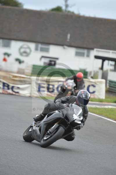 Mallory park Leicestershire;Mallory park photographs;Motorcycle action photographs;event digital images;eventdigitalimages;mallory park;no limits trackday;peter wileman photography;trackday;trackday digital images;trackday photos
