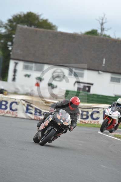 Mallory park Leicestershire;Mallory park photographs;Motorcycle action photographs;event digital images;eventdigitalimages;mallory park;no limits trackday;peter wileman photography;trackday;trackday digital images;trackday photos