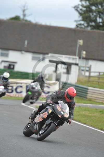 Mallory park Leicestershire;Mallory park photographs;Motorcycle action photographs;event digital images;eventdigitalimages;mallory park;no limits trackday;peter wileman photography;trackday;trackday digital images;trackday photos