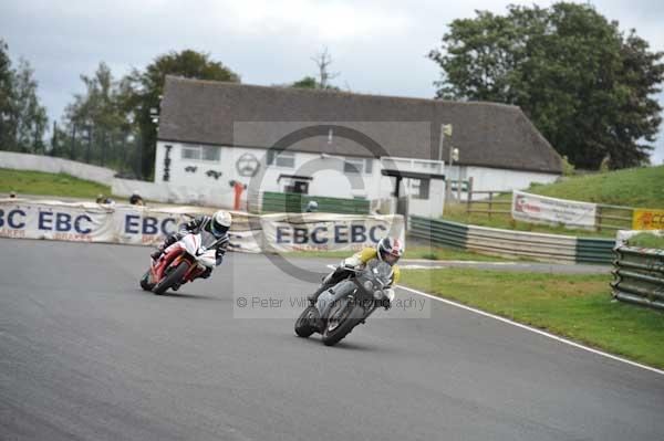 Mallory park Leicestershire;Mallory park photographs;Motorcycle action photographs;event digital images;eventdigitalimages;mallory park;no limits trackday;peter wileman photography;trackday;trackday digital images;trackday photos