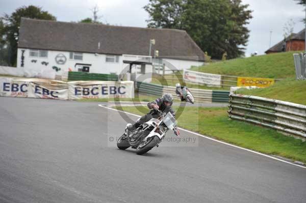 Mallory park Leicestershire;Mallory park photographs;Motorcycle action photographs;event digital images;eventdigitalimages;mallory park;no limits trackday;peter wileman photography;trackday;trackday digital images;trackday photos