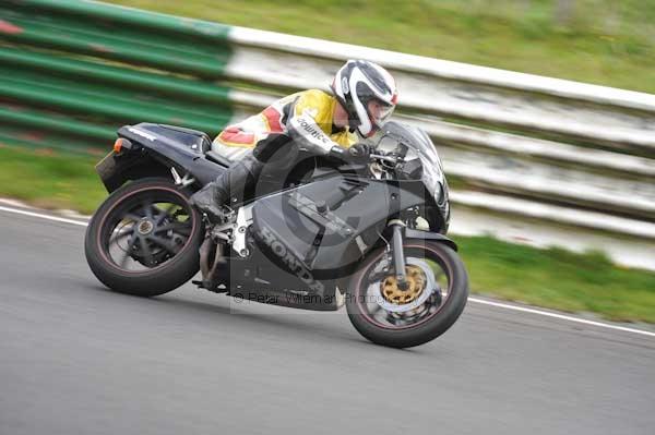 Mallory park Leicestershire;Mallory park photographs;Motorcycle action photographs;event digital images;eventdigitalimages;mallory park;no limits trackday;peter wileman photography;trackday;trackday digital images;trackday photos