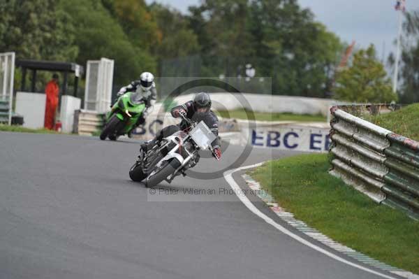 Mallory park Leicestershire;Mallory park photographs;Motorcycle action photographs;event digital images;eventdigitalimages;mallory park;no limits trackday;peter wileman photography;trackday;trackday digital images;trackday photos