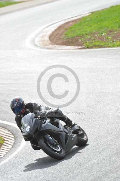 Mallory park Leicestershire;Mallory park photographs;Motorcycle action photographs;event digital images;eventdigitalimages;mallory park;no limits trackday;peter wileman photography;trackday;trackday digital images;trackday photos