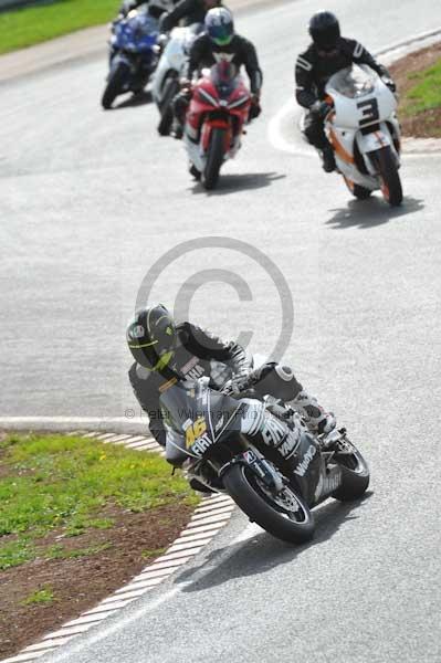 Mallory park Leicestershire;Mallory park photographs;Motorcycle action photographs;event digital images;eventdigitalimages;mallory park;no limits trackday;peter wileman photography;trackday;trackday digital images;trackday photos