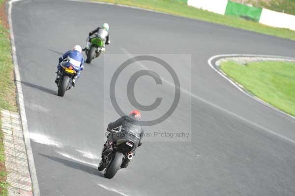 Mallory park Leicestershire;Mallory park photographs;Motorcycle action photographs;event digital images;eventdigitalimages;mallory park;no limits trackday;peter wileman photography;trackday;trackday digital images;trackday photos