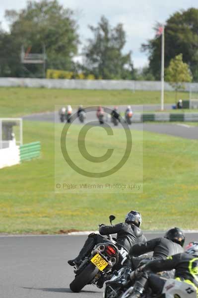 Mallory park Leicestershire;Mallory park photographs;Motorcycle action photographs;event digital images;eventdigitalimages;mallory park;no limits trackday;peter wileman photography;trackday;trackday digital images;trackday photos