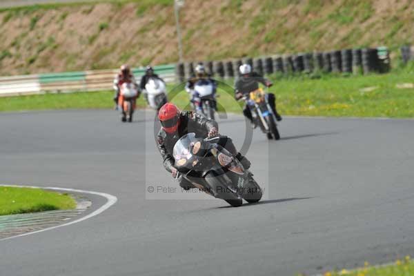 Mallory park Leicestershire;Mallory park photographs;Motorcycle action photographs;event digital images;eventdigitalimages;mallory park;no limits trackday;peter wileman photography;trackday;trackday digital images;trackday photos
