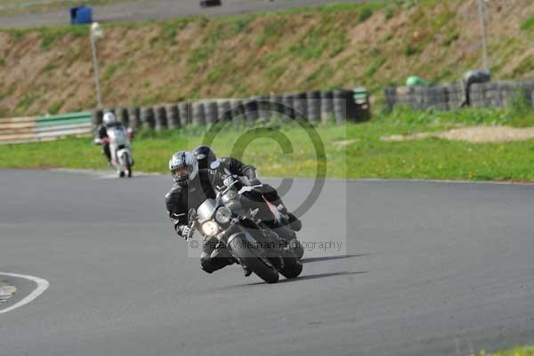 Mallory park Leicestershire;Mallory park photographs;Motorcycle action photographs;event digital images;eventdigitalimages;mallory park;no limits trackday;peter wileman photography;trackday;trackday digital images;trackday photos